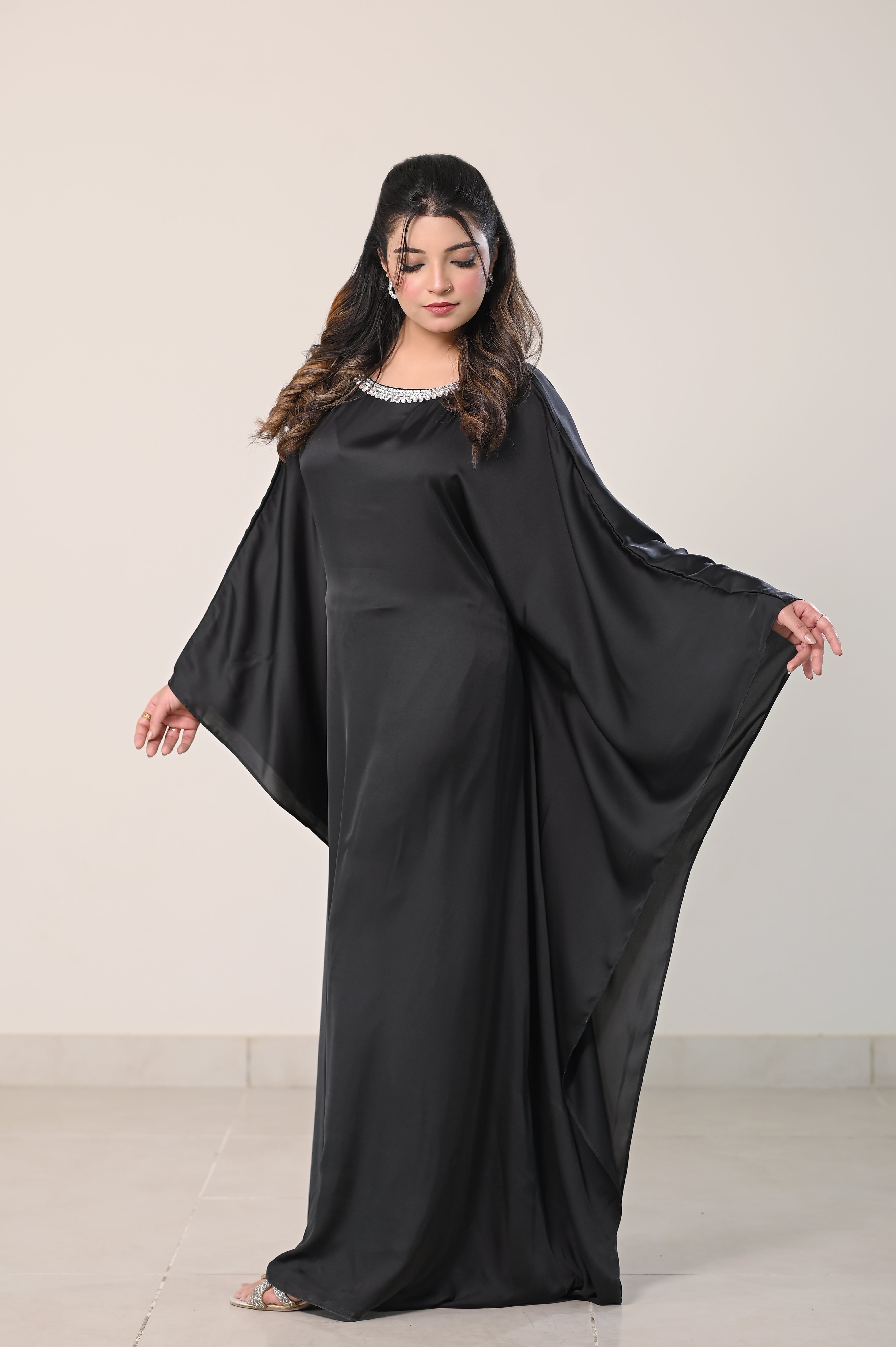 Istanbul Classic Cape-Sleeve Kaftan – Classic Black