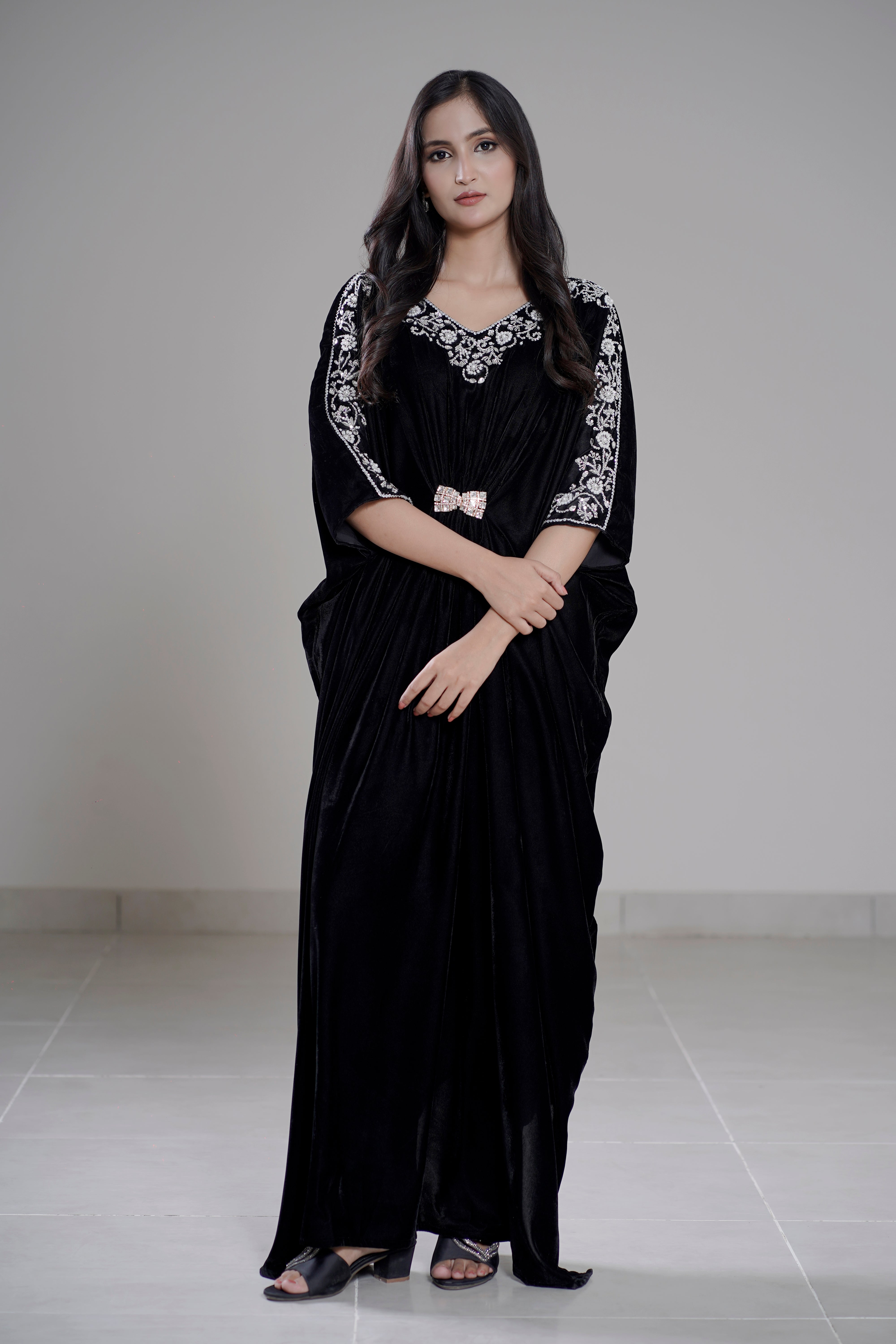 The Aure Embroidered Kaftan "Noor-e-Black