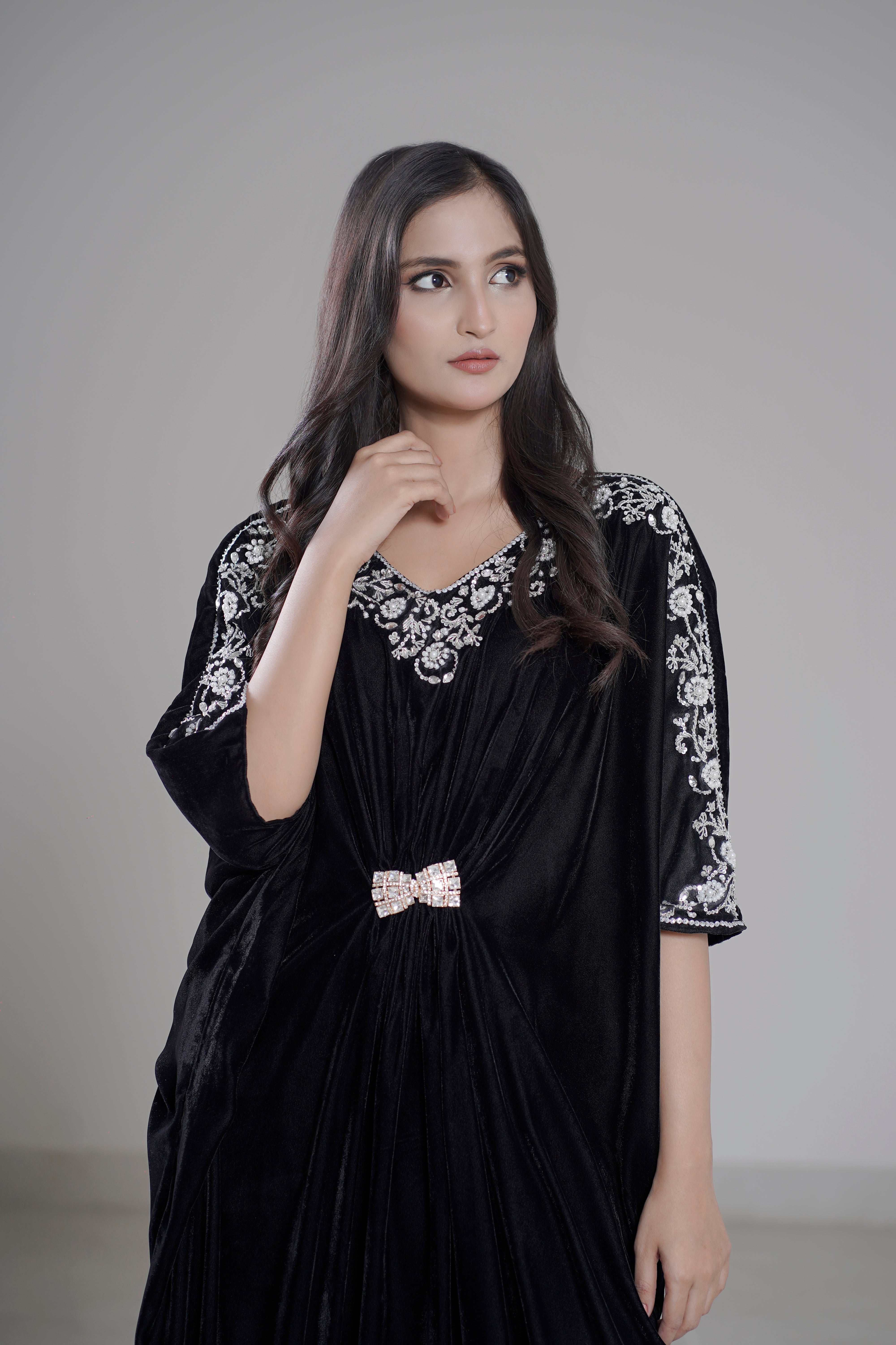 The Aure Embroidered Kaftan "Noor-e-Black