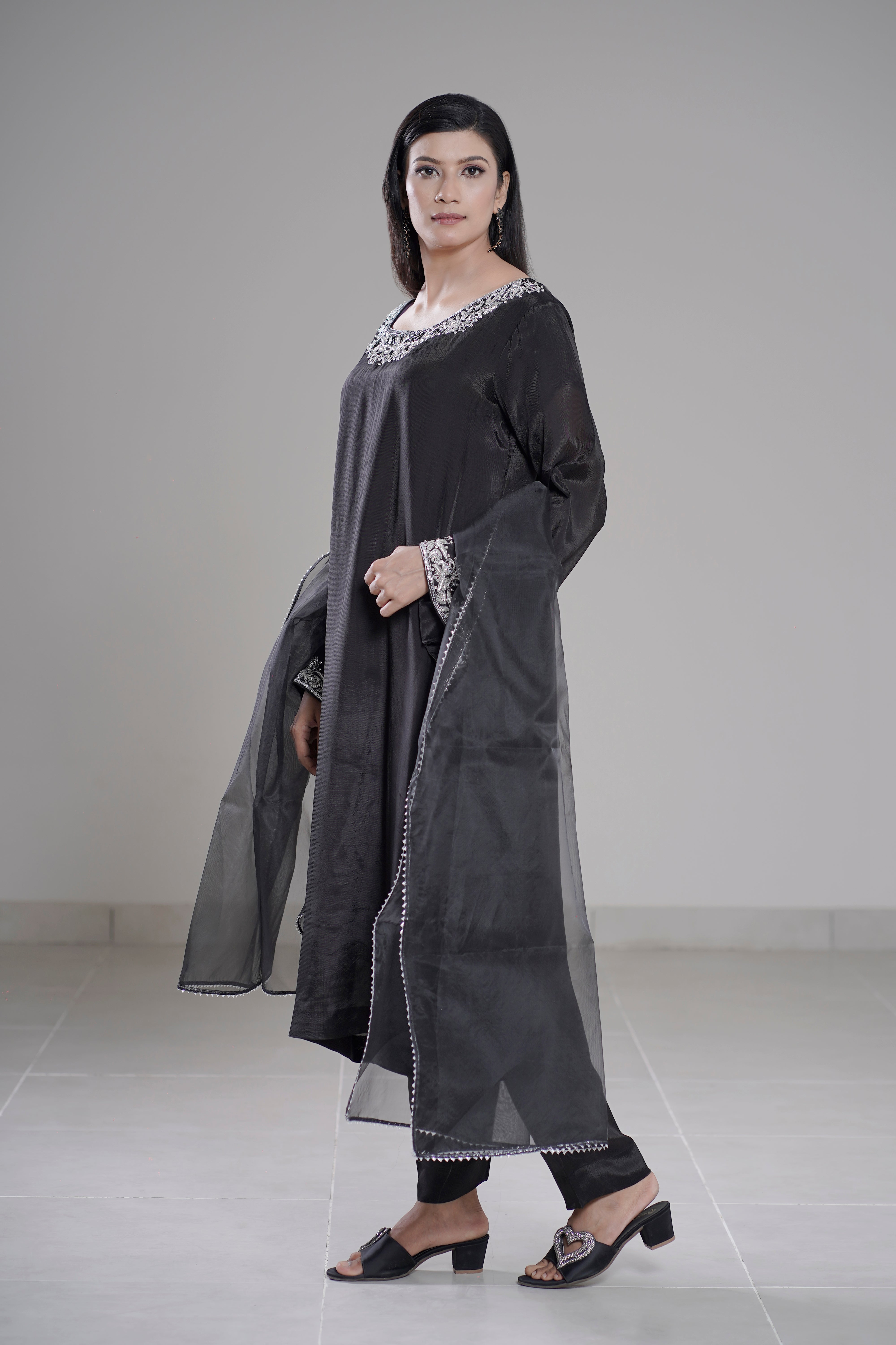 Aurythé — Luxury Embroidered Shalwar Kameez