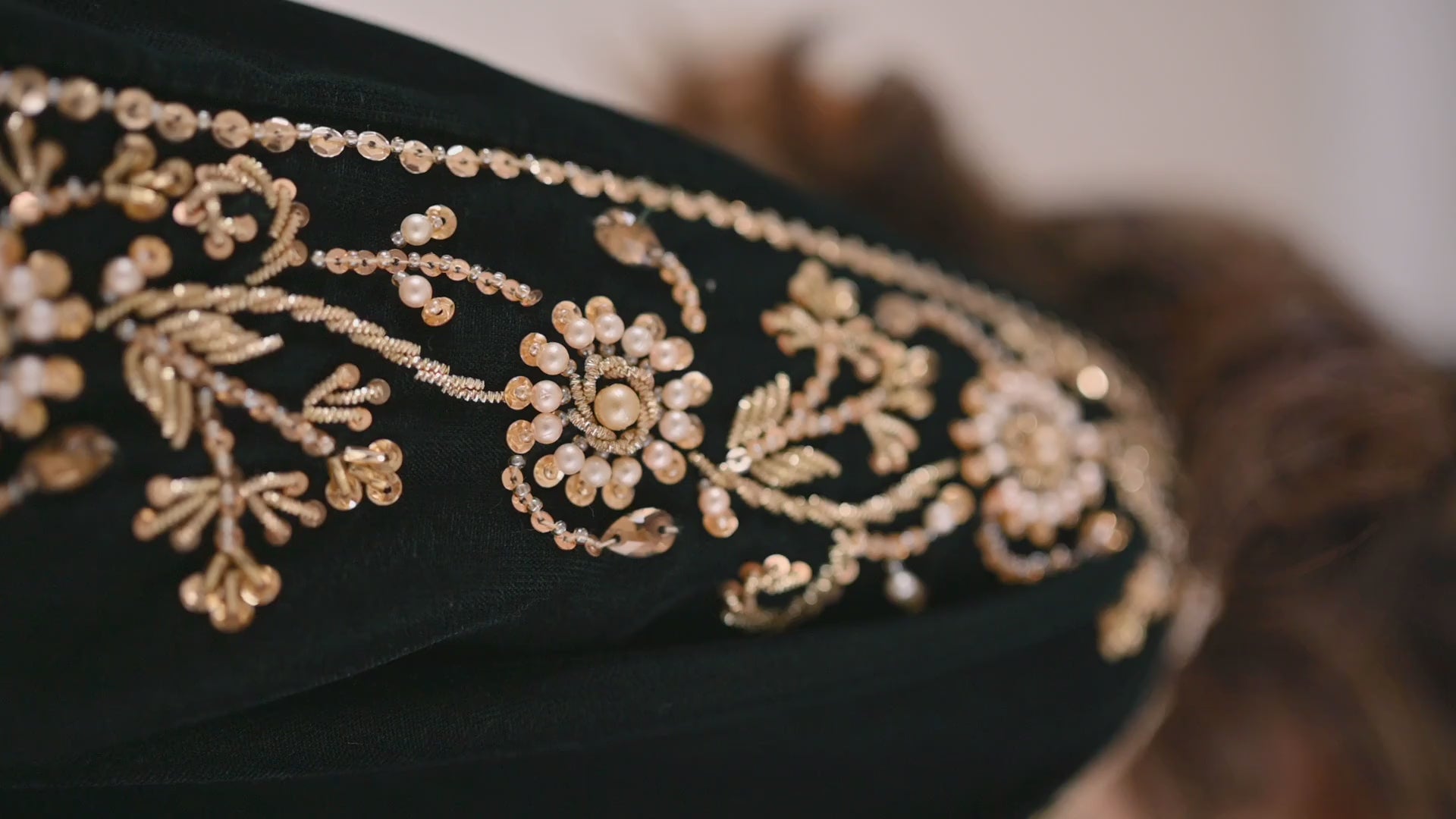 The Aure Embroidered Kaftan "Mehr-e-Green