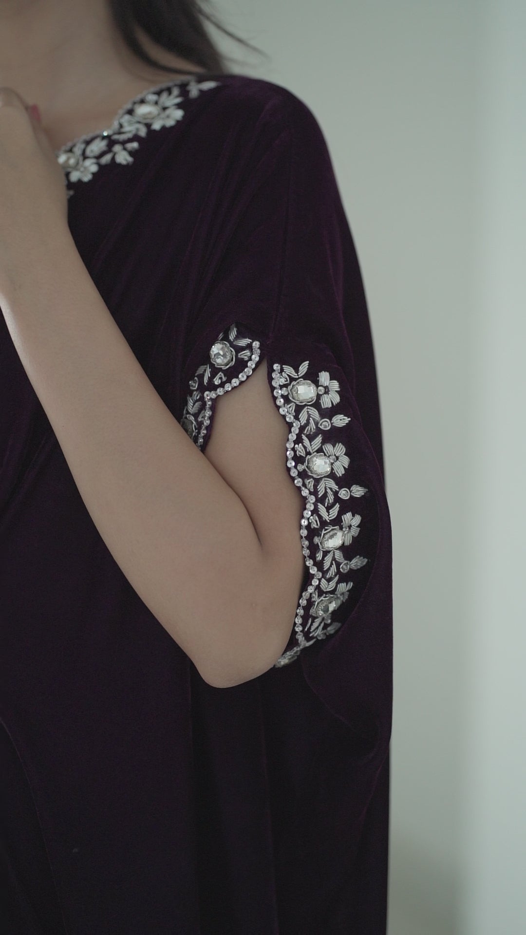 The Aure Embroidered Kaftan "Noor-e-Black